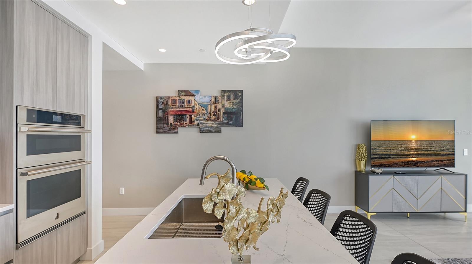 301 Quay Common, FL