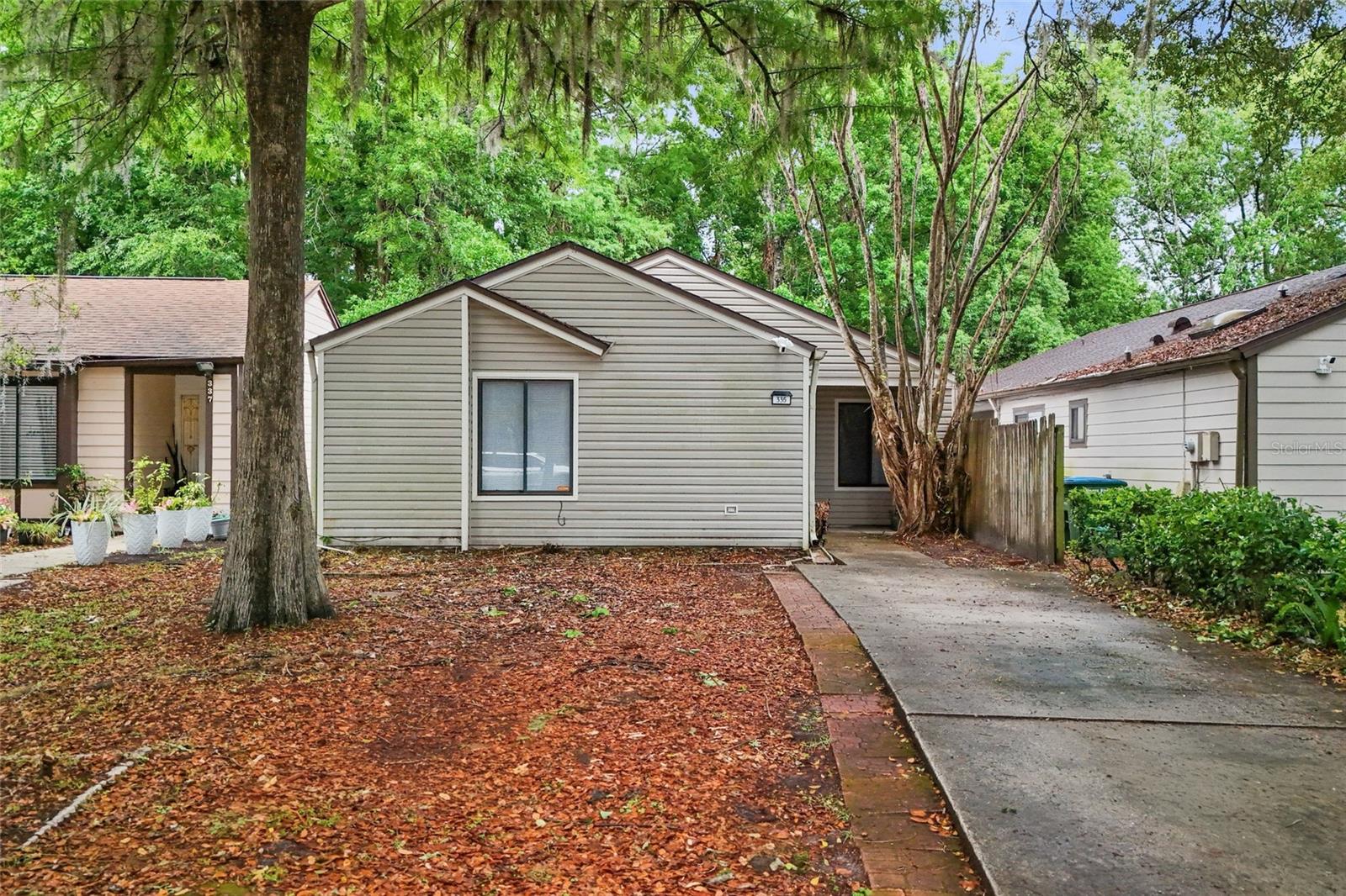 335 Kirkcaldy Drive, FL