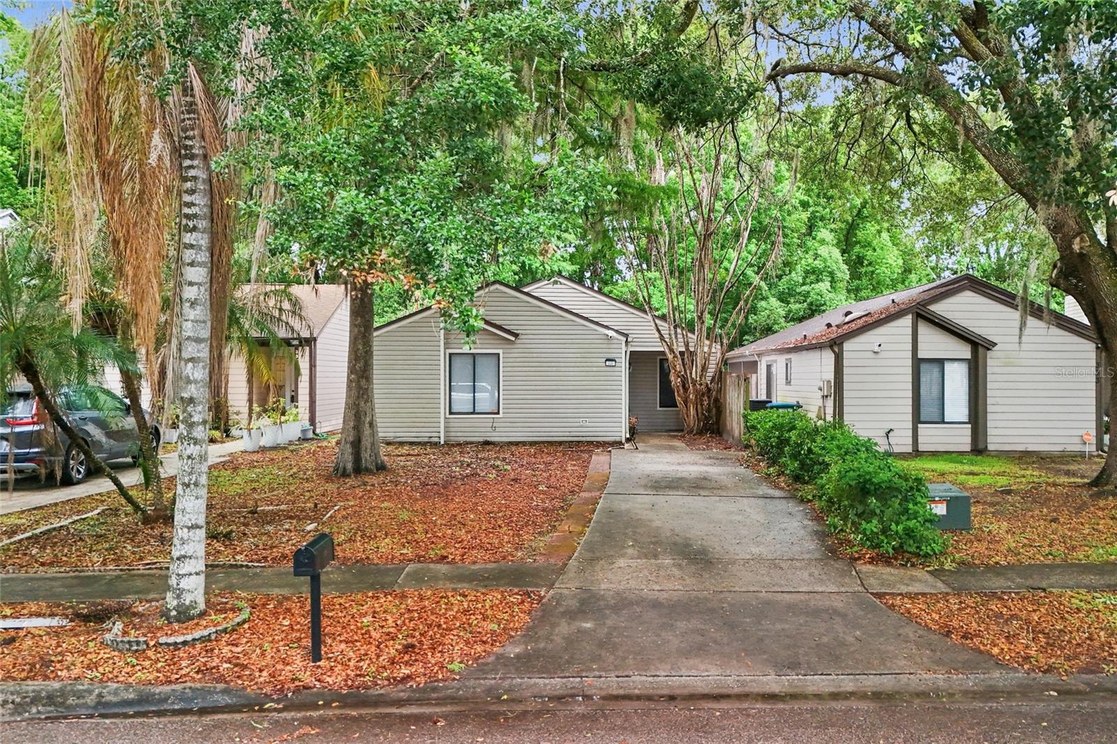 335 Kirkcaldy Drive, FL