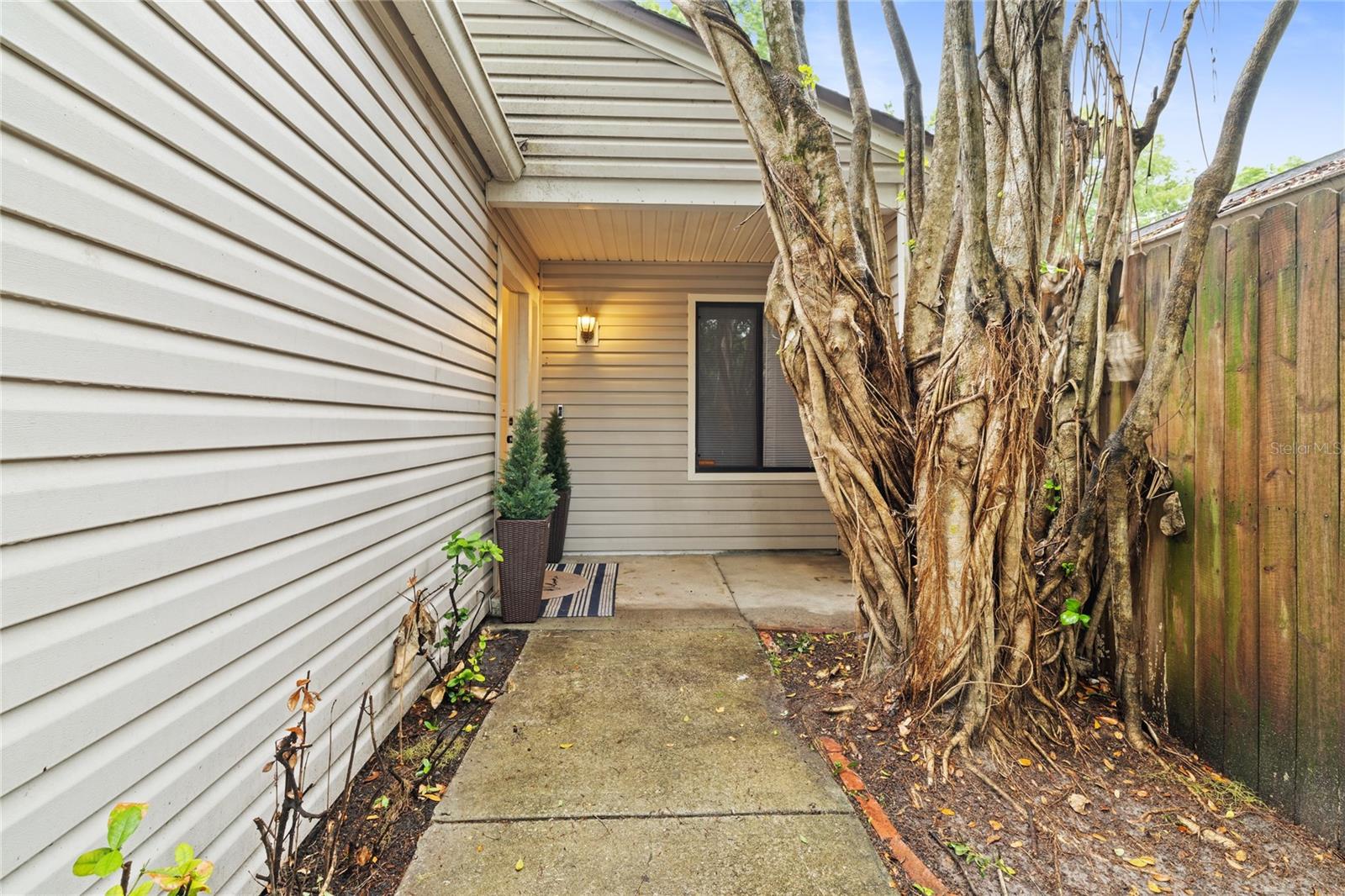 335 Kirkcaldy Drive, FL