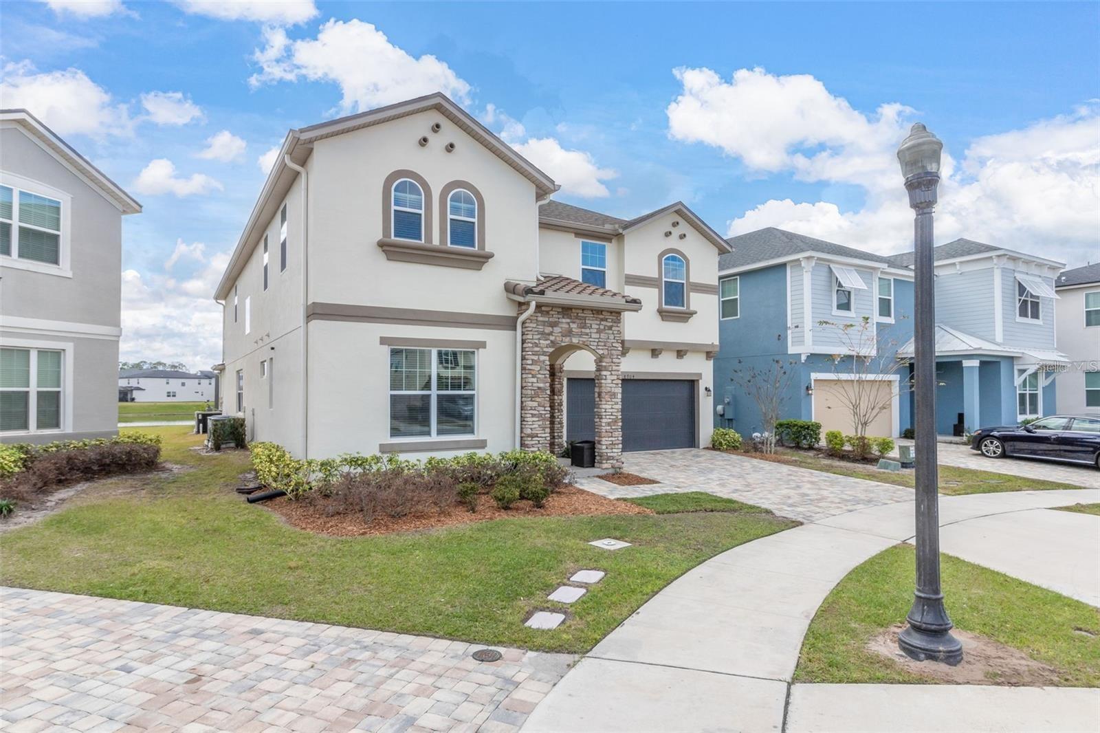 8904 Caroline Bay Court, FL