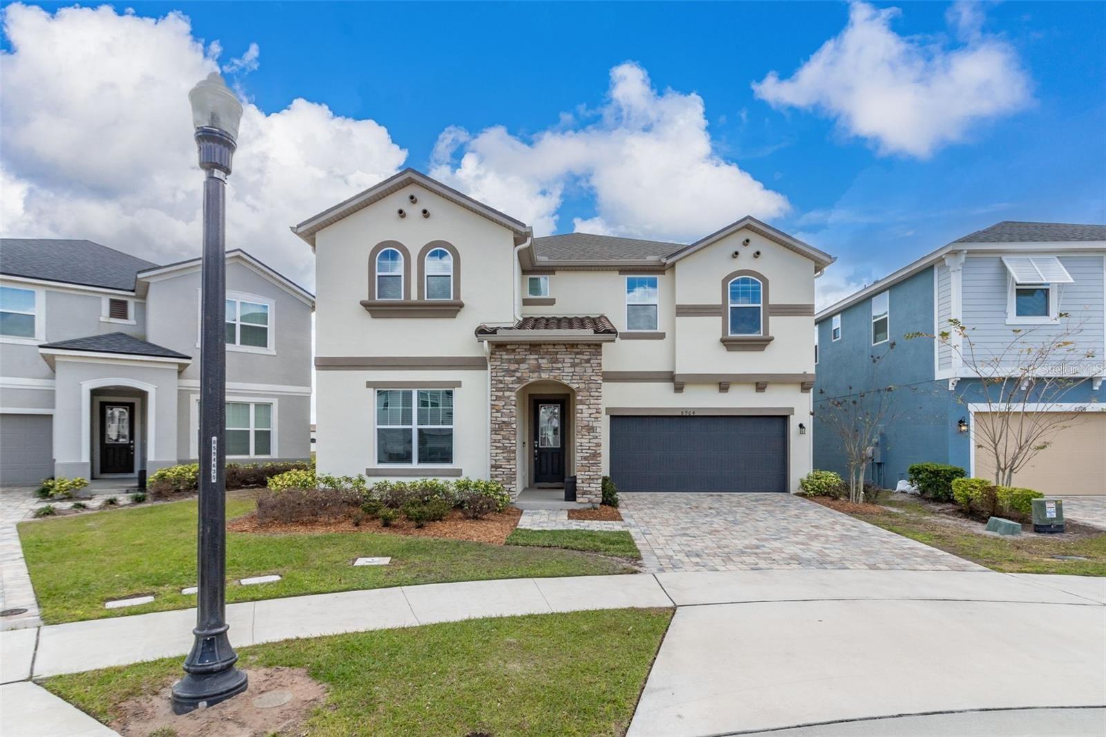 8904 Caroline Bay Court, FL
