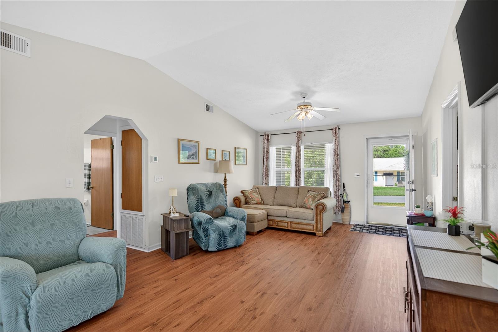 42 Larch Radial, FL