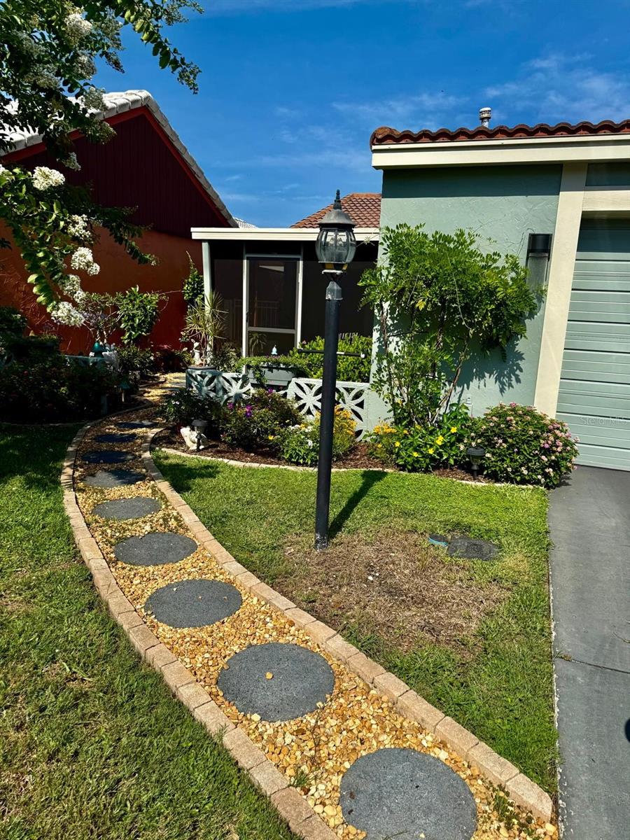 277 Mariposa, FL