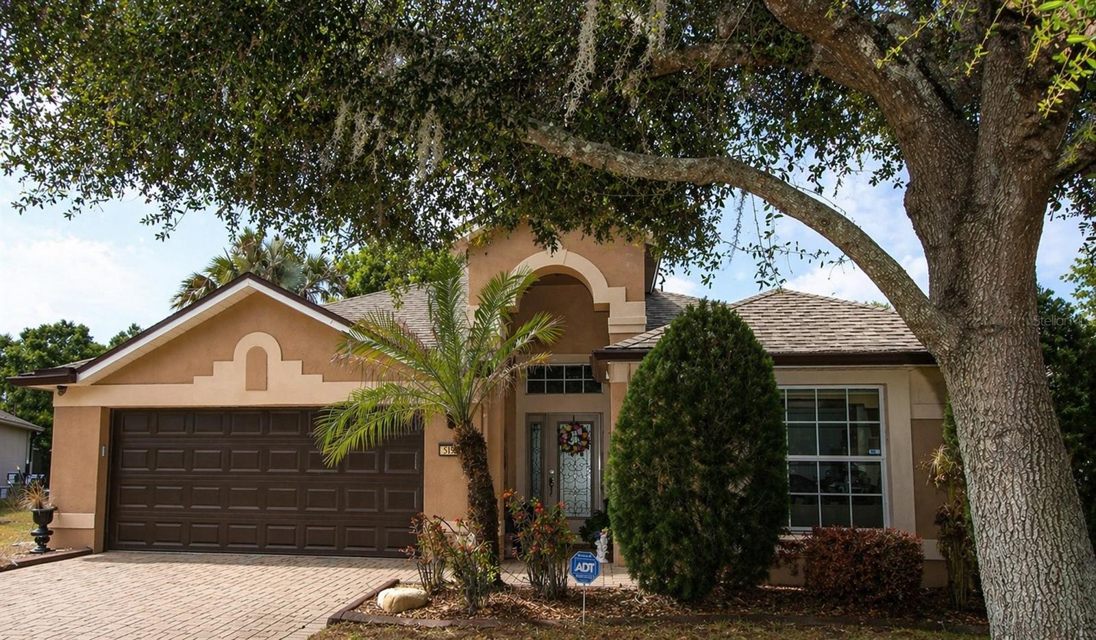 516 Lago Loop, FL