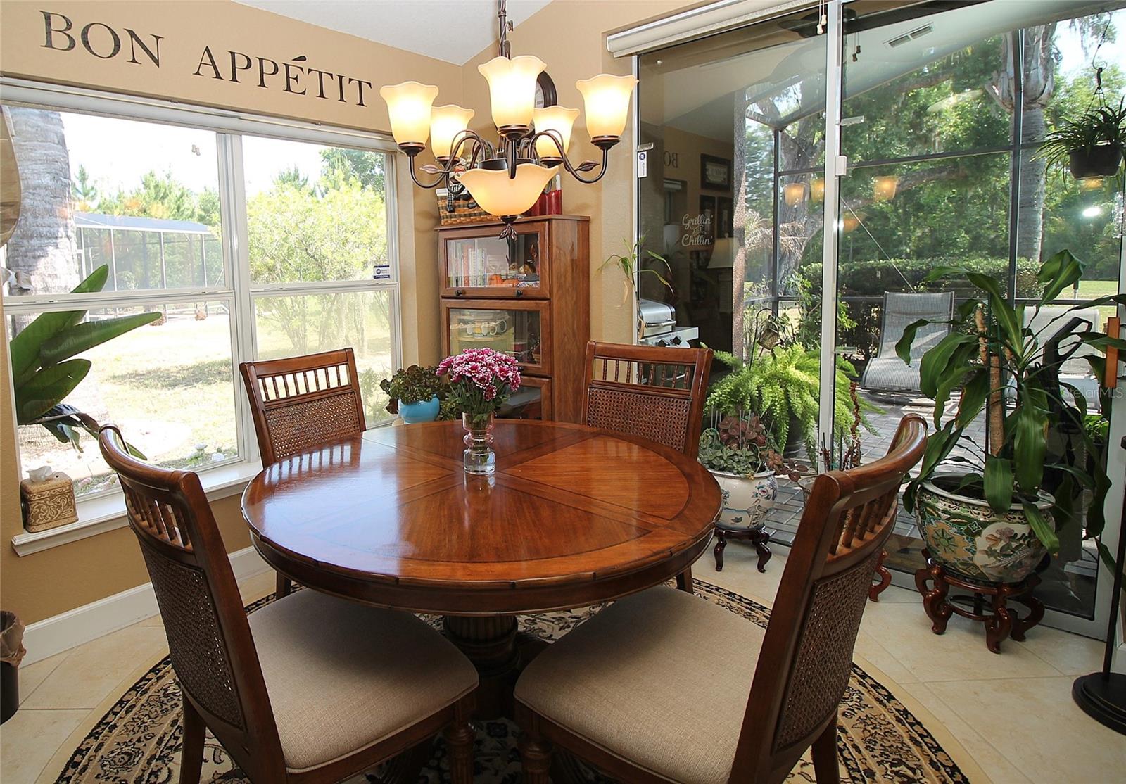 516 Lago Loop, FL