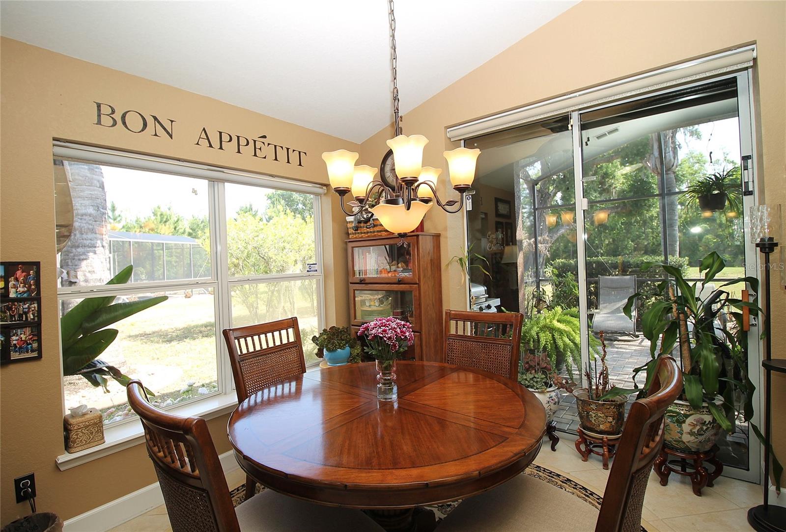 516 Lago Loop, FL
