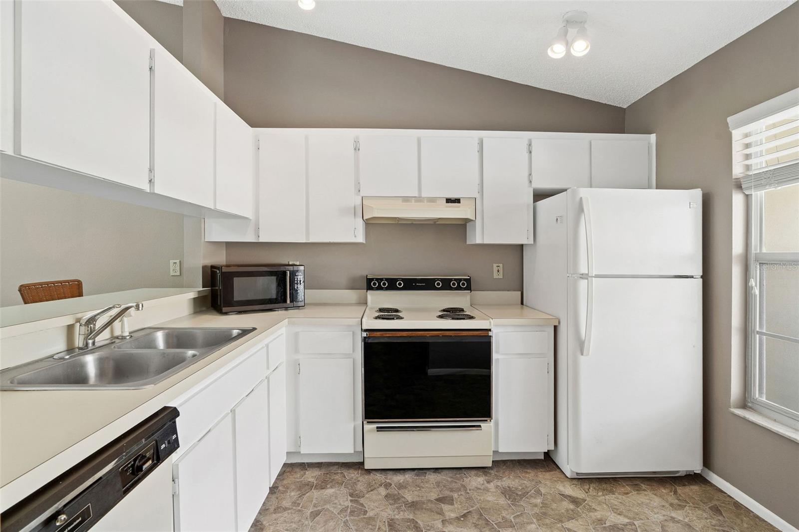 12239 Sun Vista Court, FL