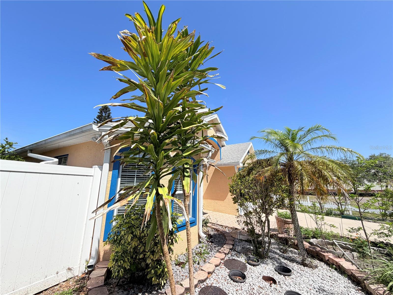 1150 Oakwood Drive, FL