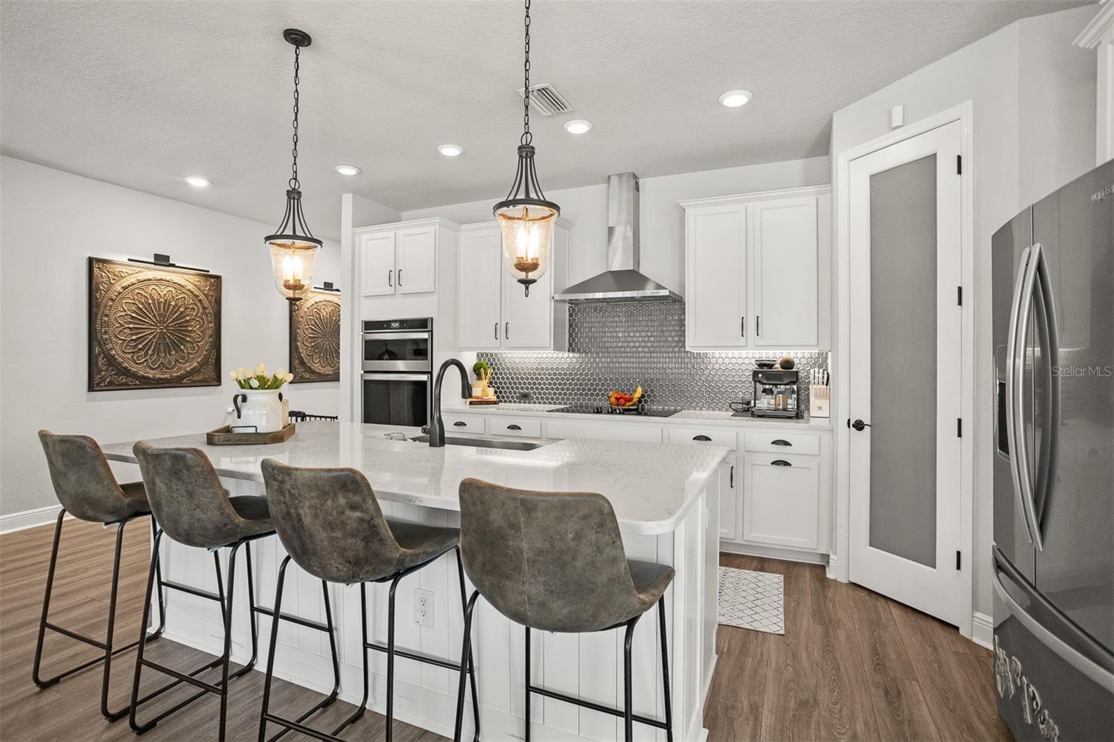 4914 Lakeshore Oaks Court, FL