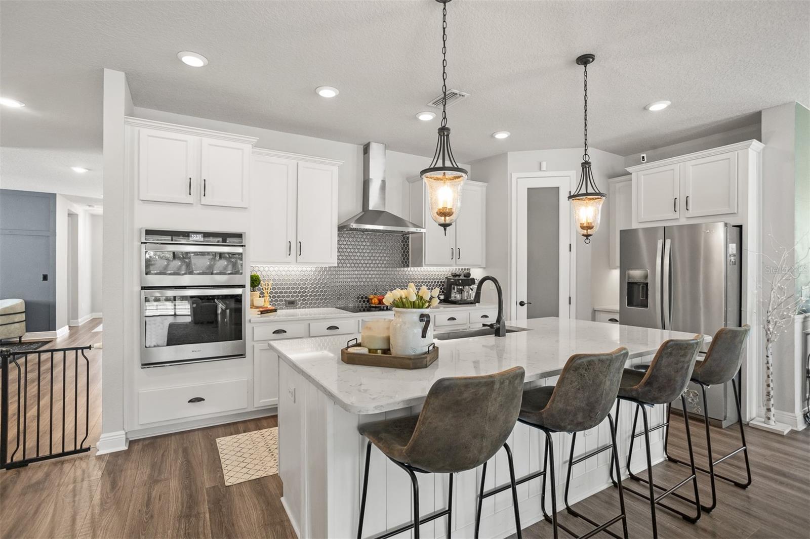 4914 Lakeshore Oaks Court, FL