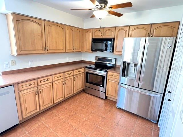 35 Captains Walk, FL