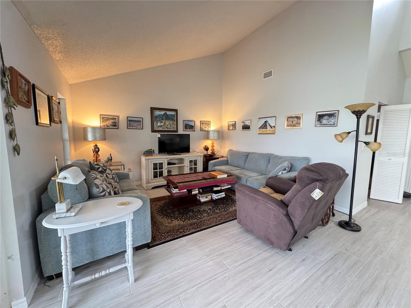 5371 Crestlake Boulevard, FL