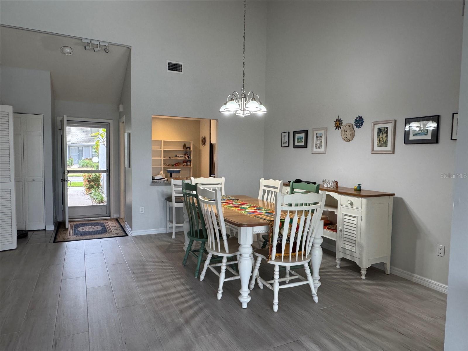 5371 Crestlake Boulevard, FL