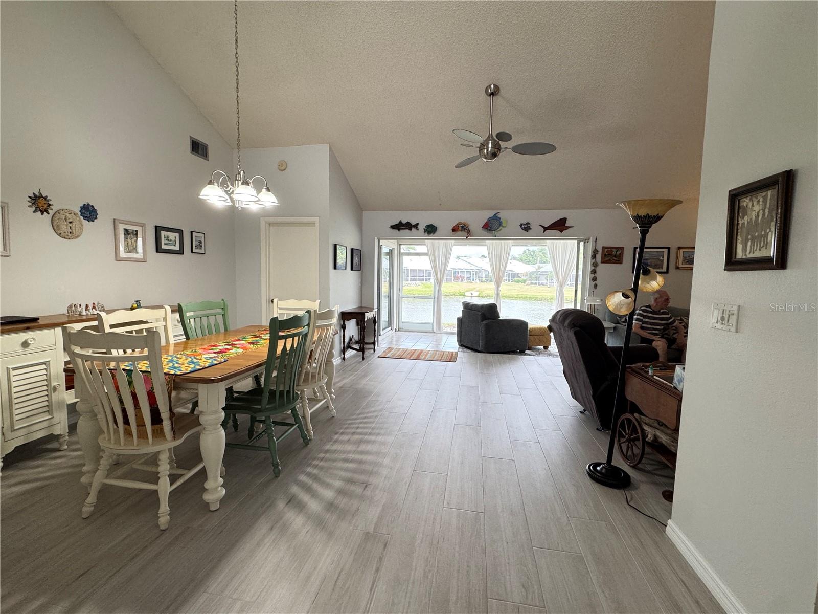5371 Crestlake Boulevard, FL