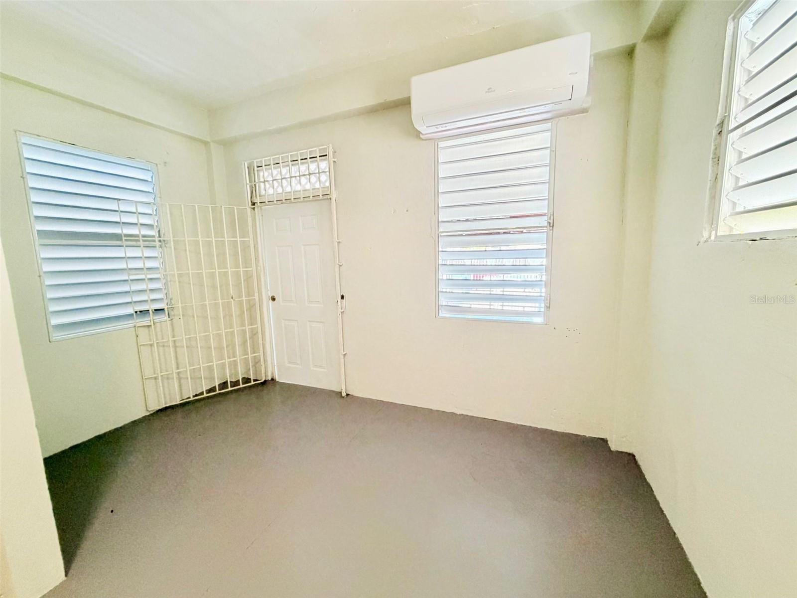 0 Lippitt, PR