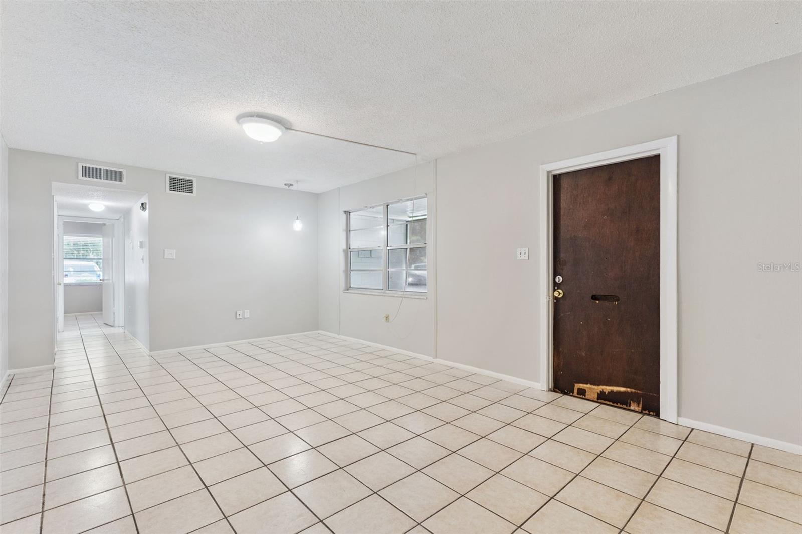 700 E Airport Blvd, FL
