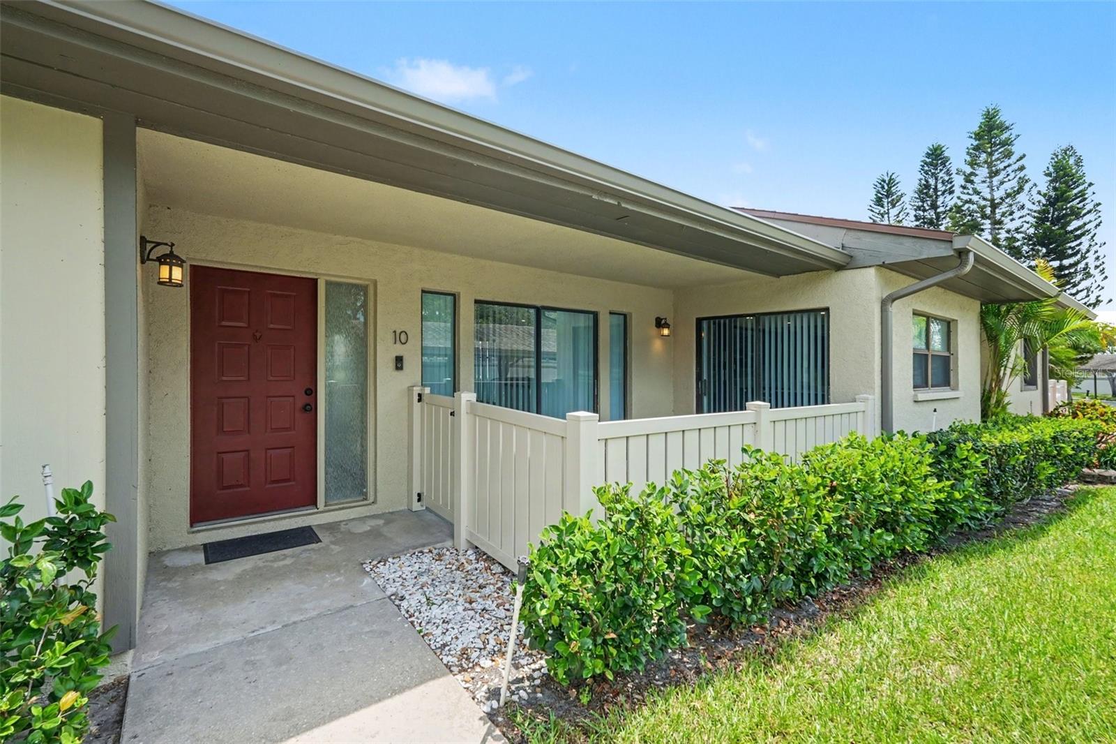 10 Lesley Lane, FL