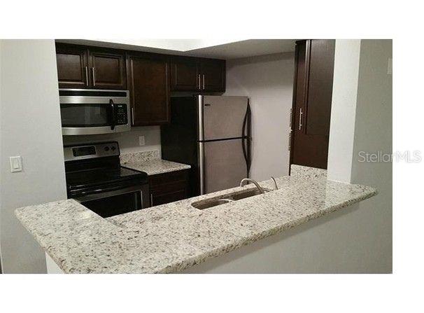 445 Fountainhead Circle, FL