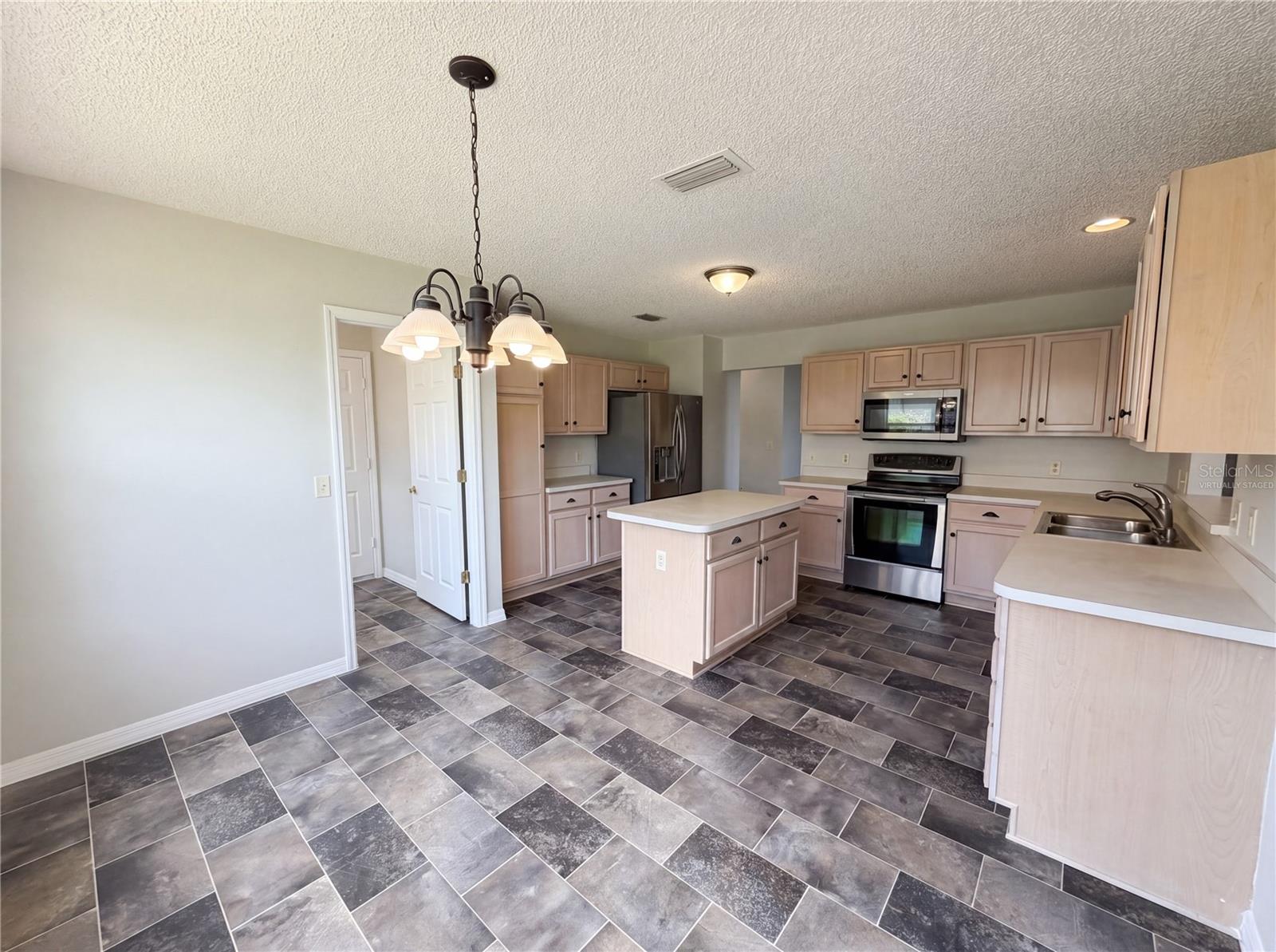 1407 Figueroa Street, FL