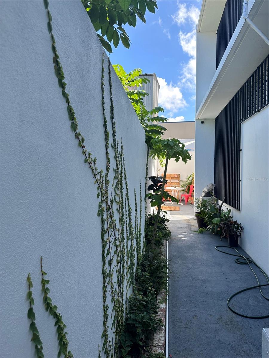 205 Las Flores Street, PR