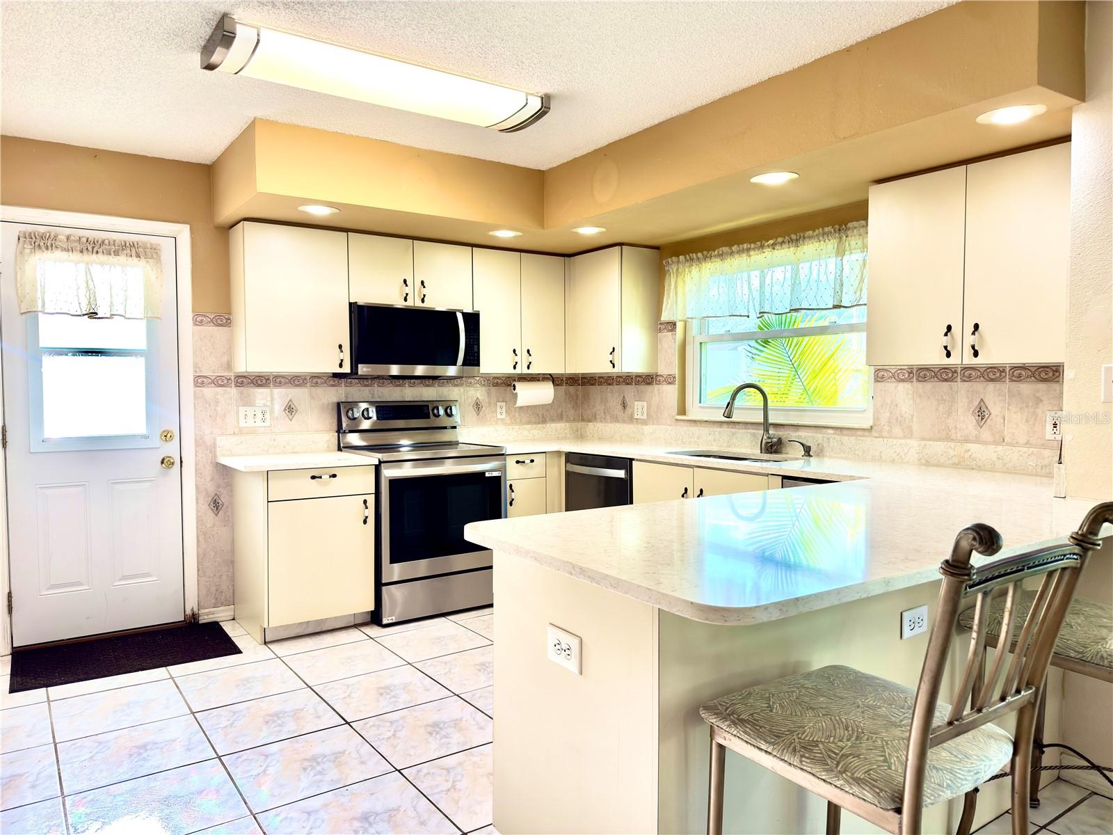 1702 Sunkissed Drive, FL