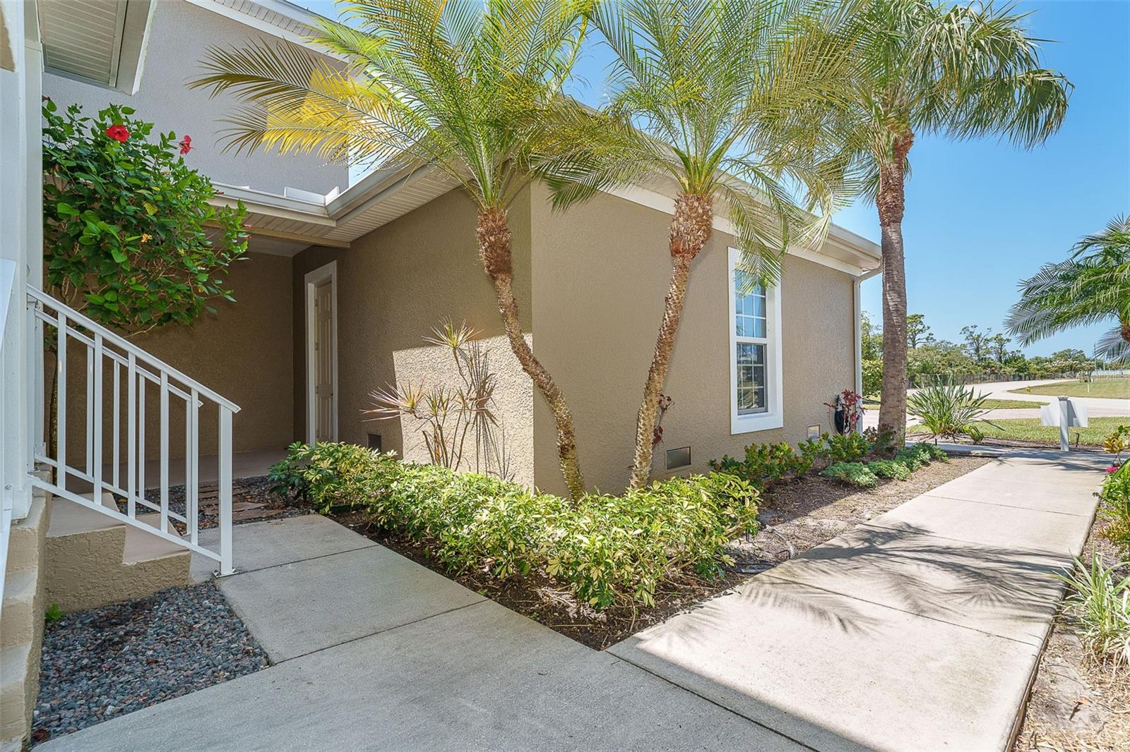 10700 Lemon Creek Loop, FL