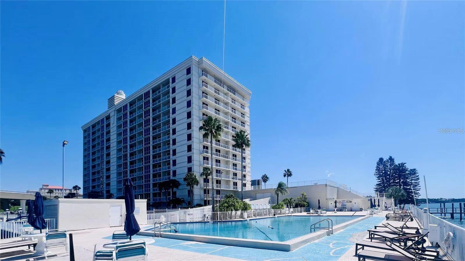 100 Pierce Street, FL
