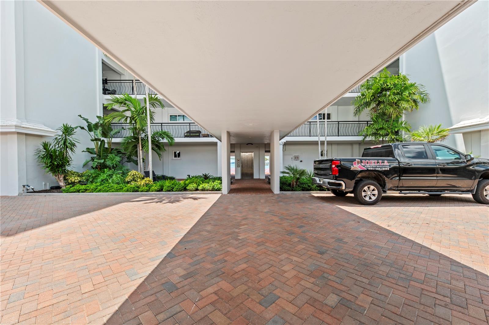 226 Golden Gate Point, FL