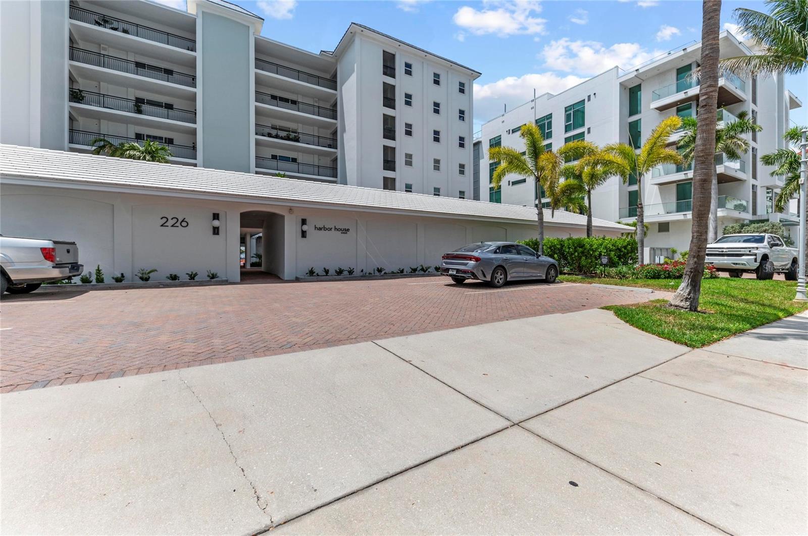 226 Golden Gate Point, FL