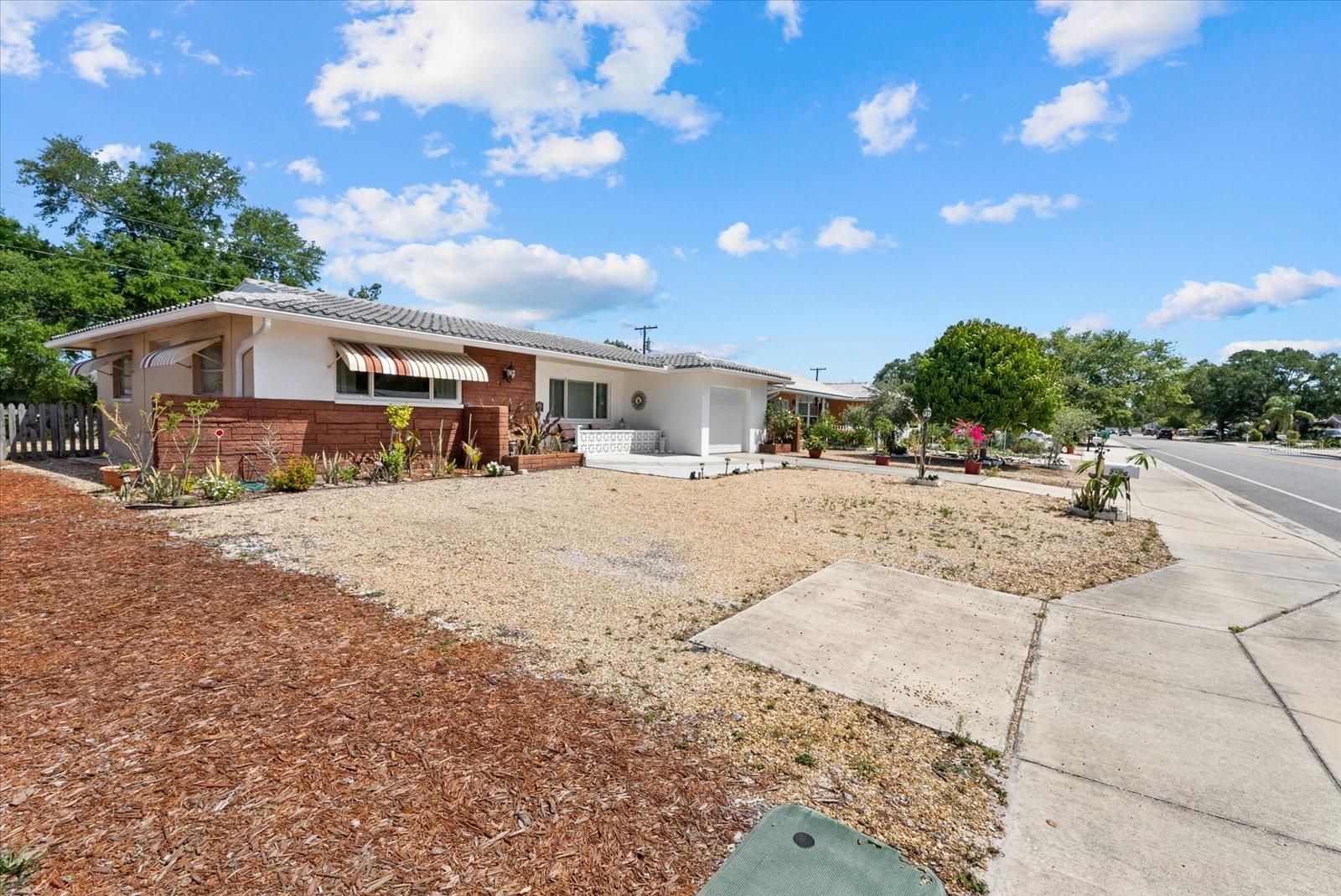 2124 Greenbriar Boulevard, FL