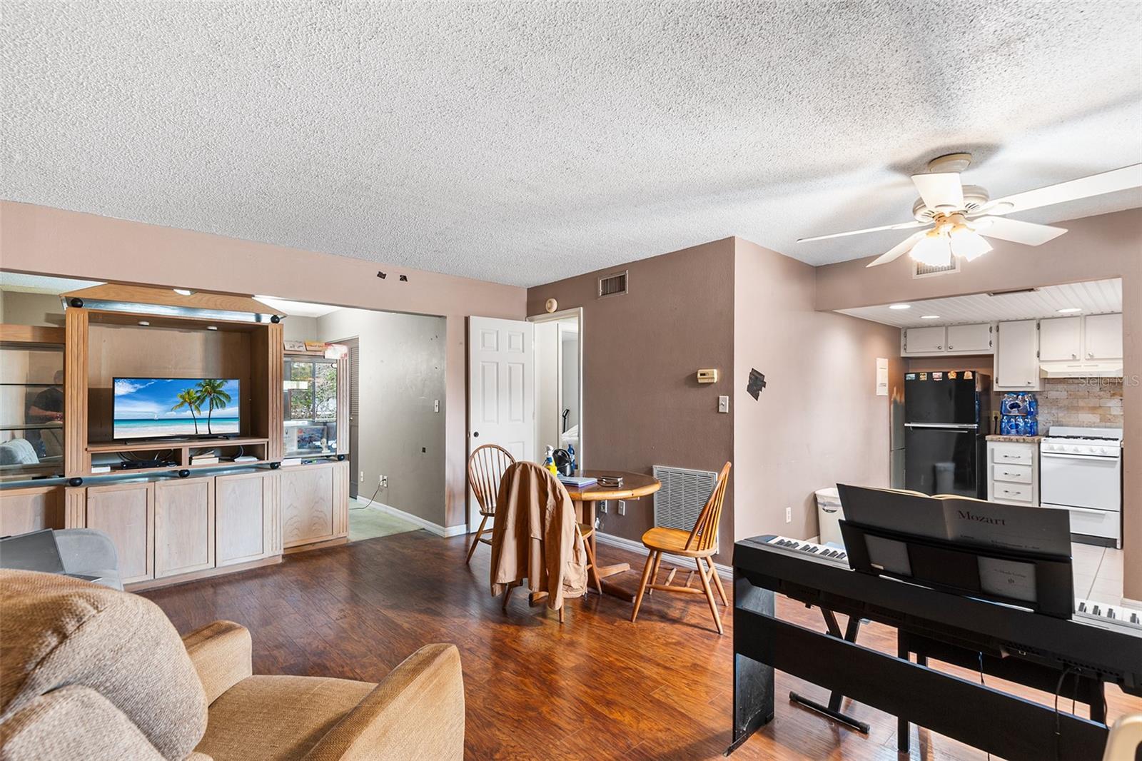 1100 Martinique Drive, FL