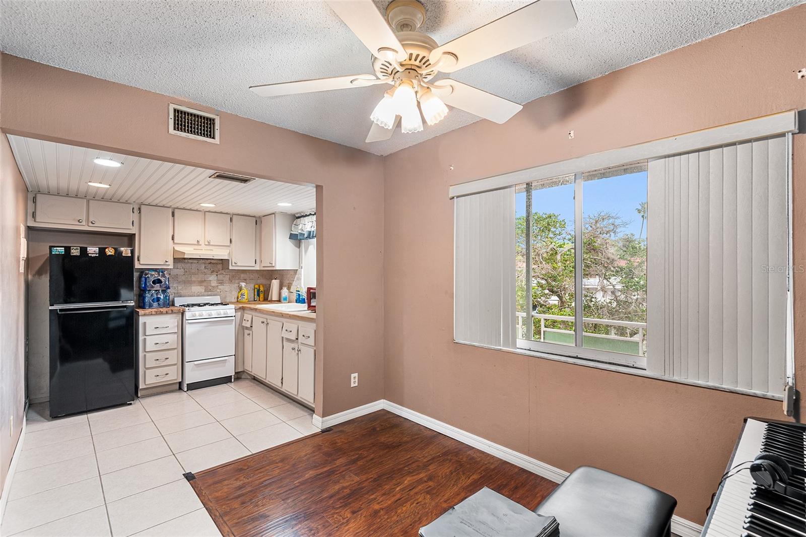 1100 Martinique Drive, FL