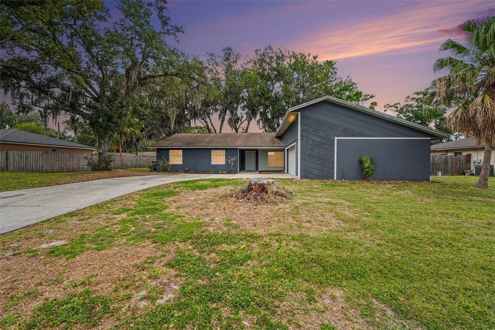 1234 Fairfax, FL