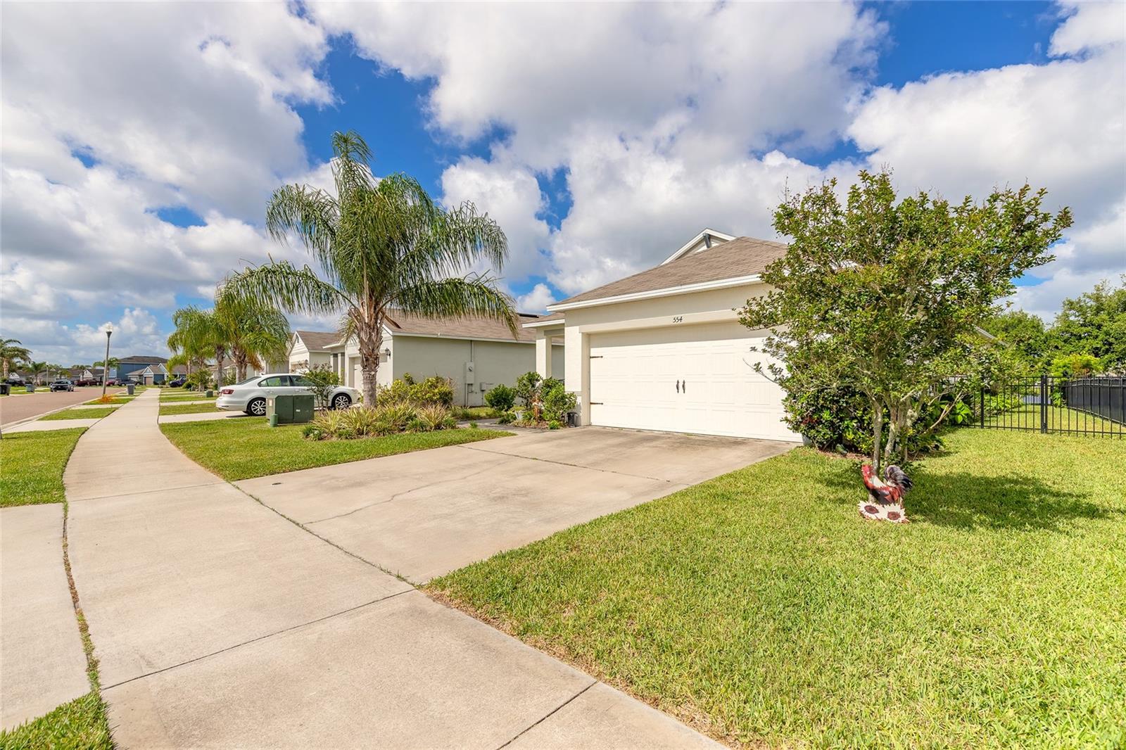 554 Armoyan Way, FL