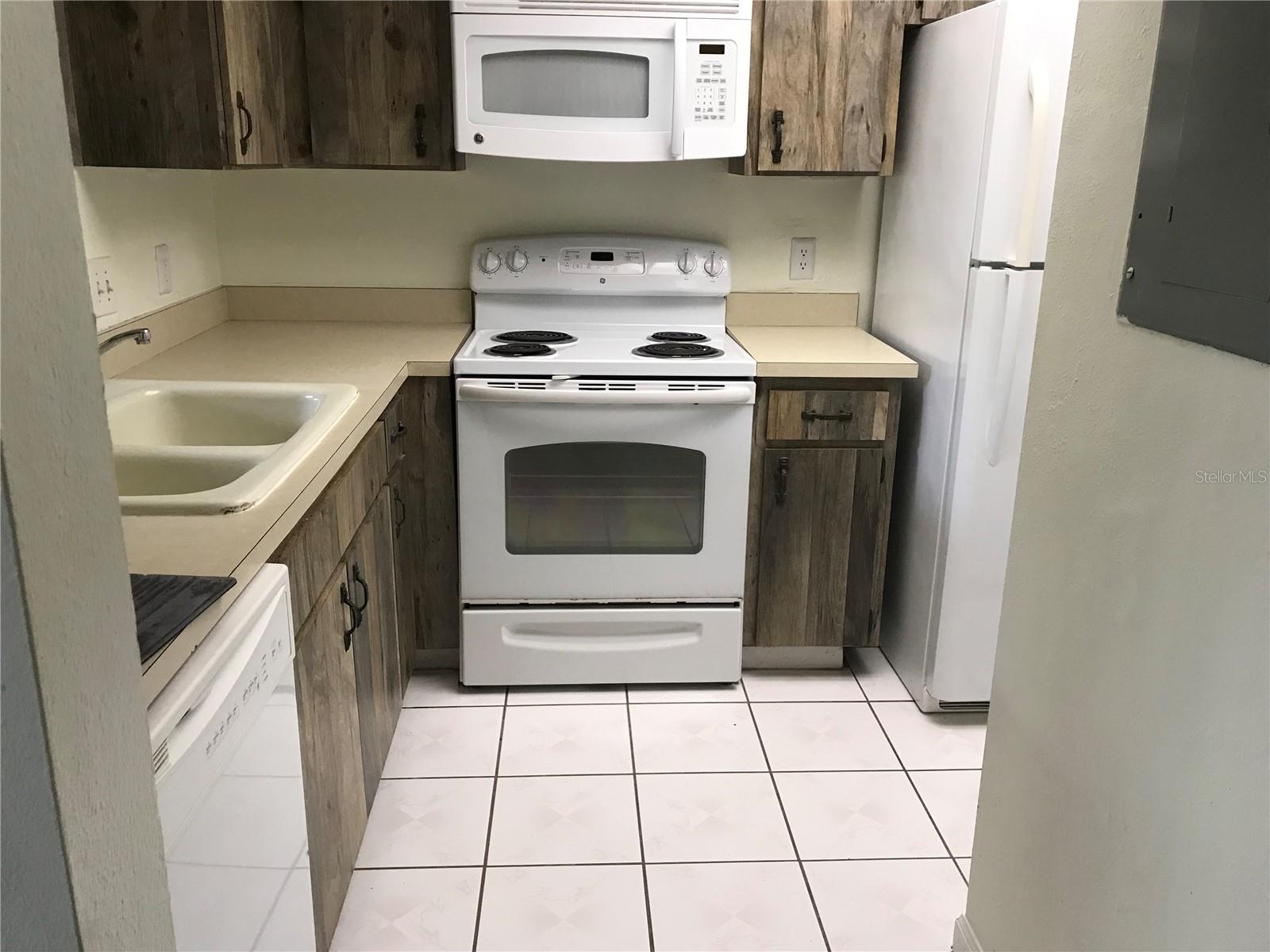 13610 Village Drive, FL
