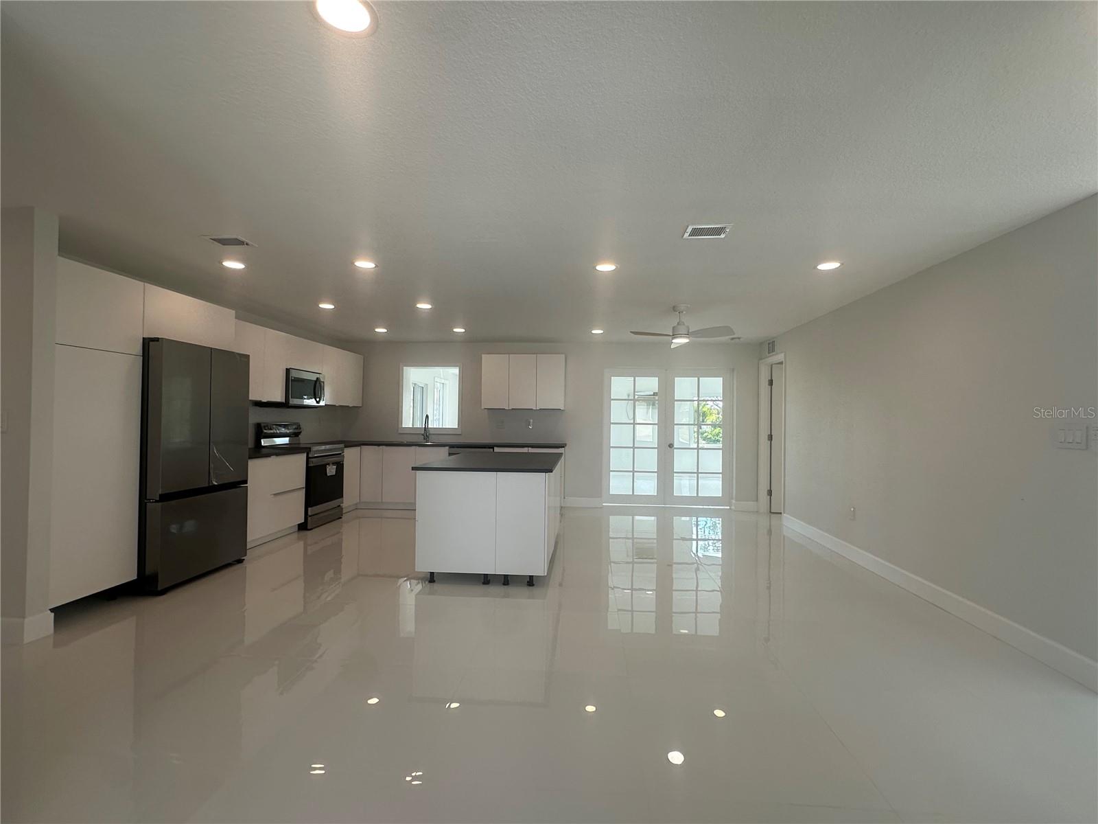 230 Annapolis Lane, FL