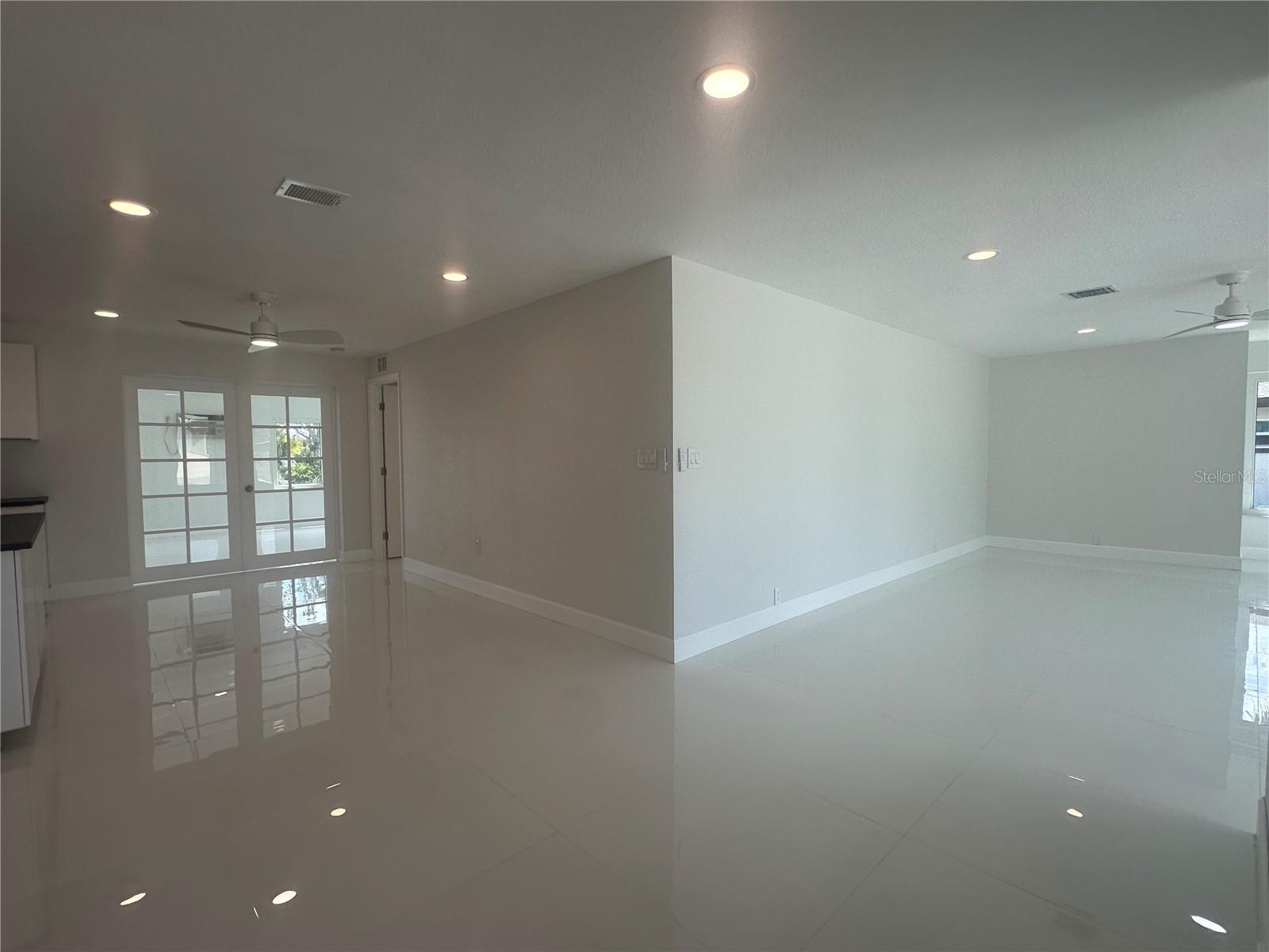 230 Annapolis Lane, FL