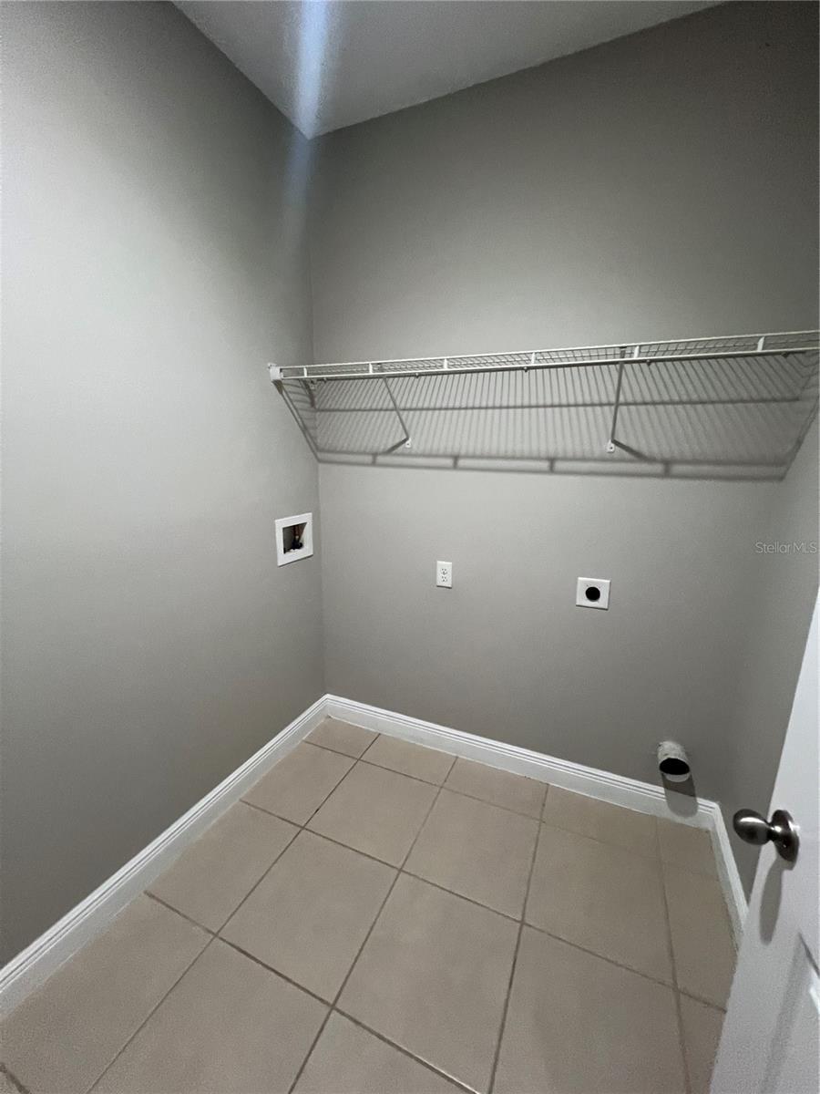 528 Finch Lane, FL