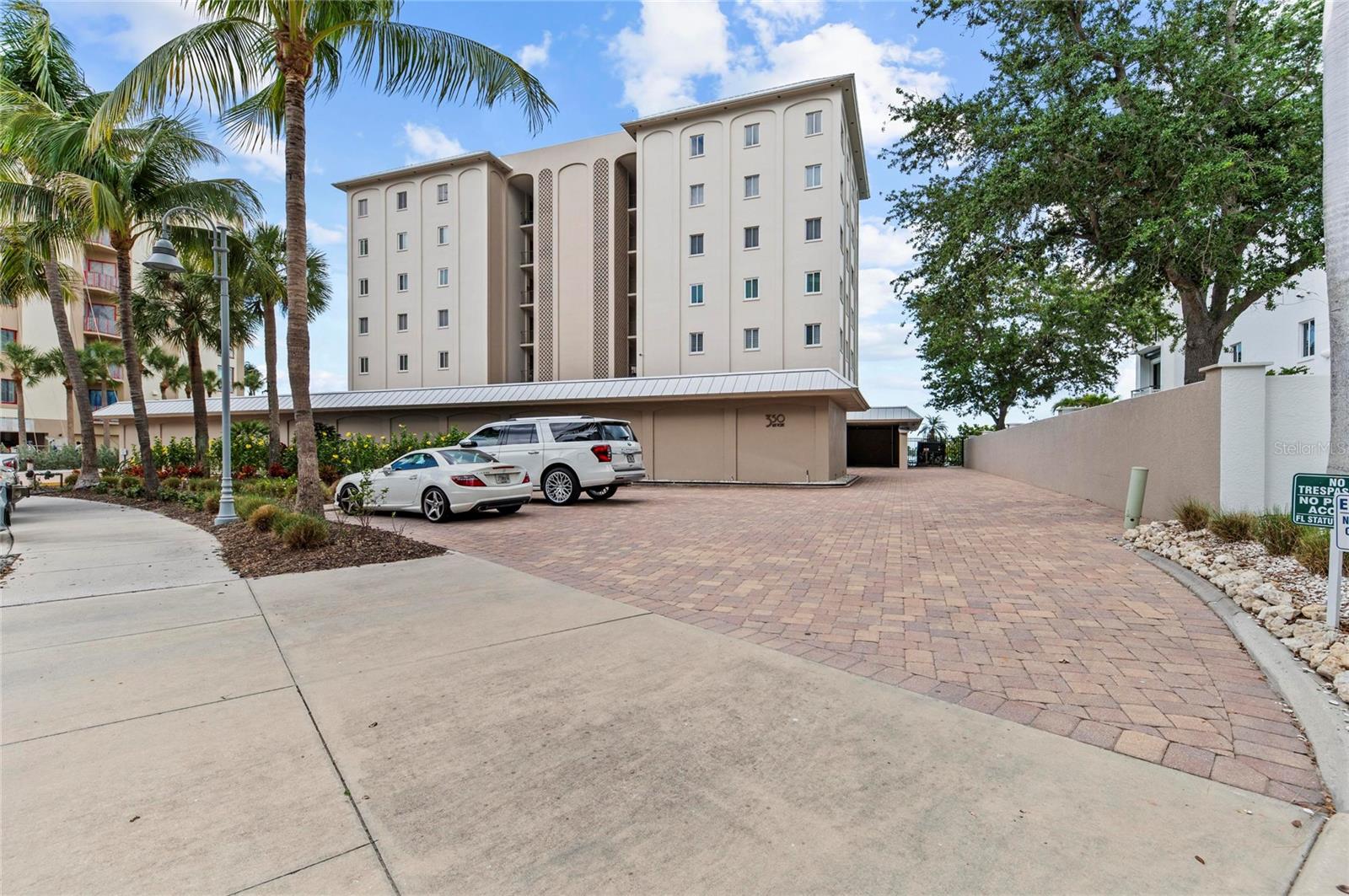 350 Golden Gate Point, FL