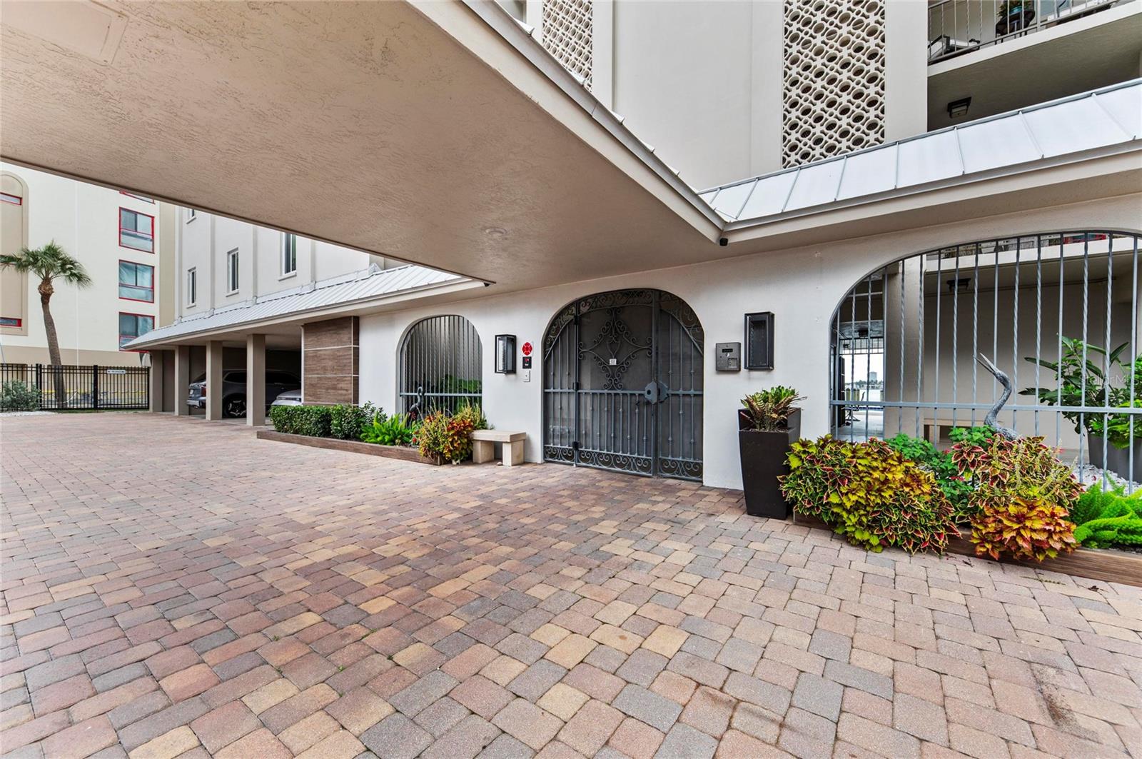 350 Golden Gate Point, FL