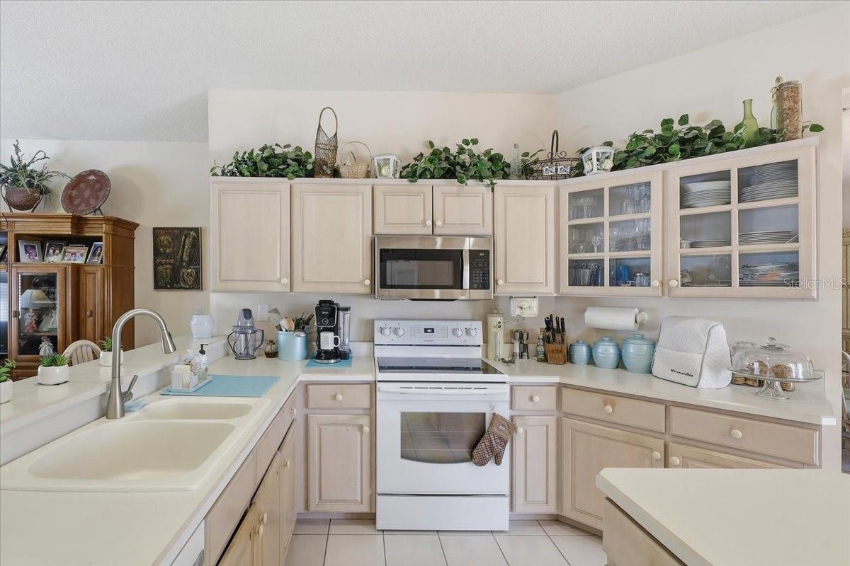 2 Carlson Lane, FL