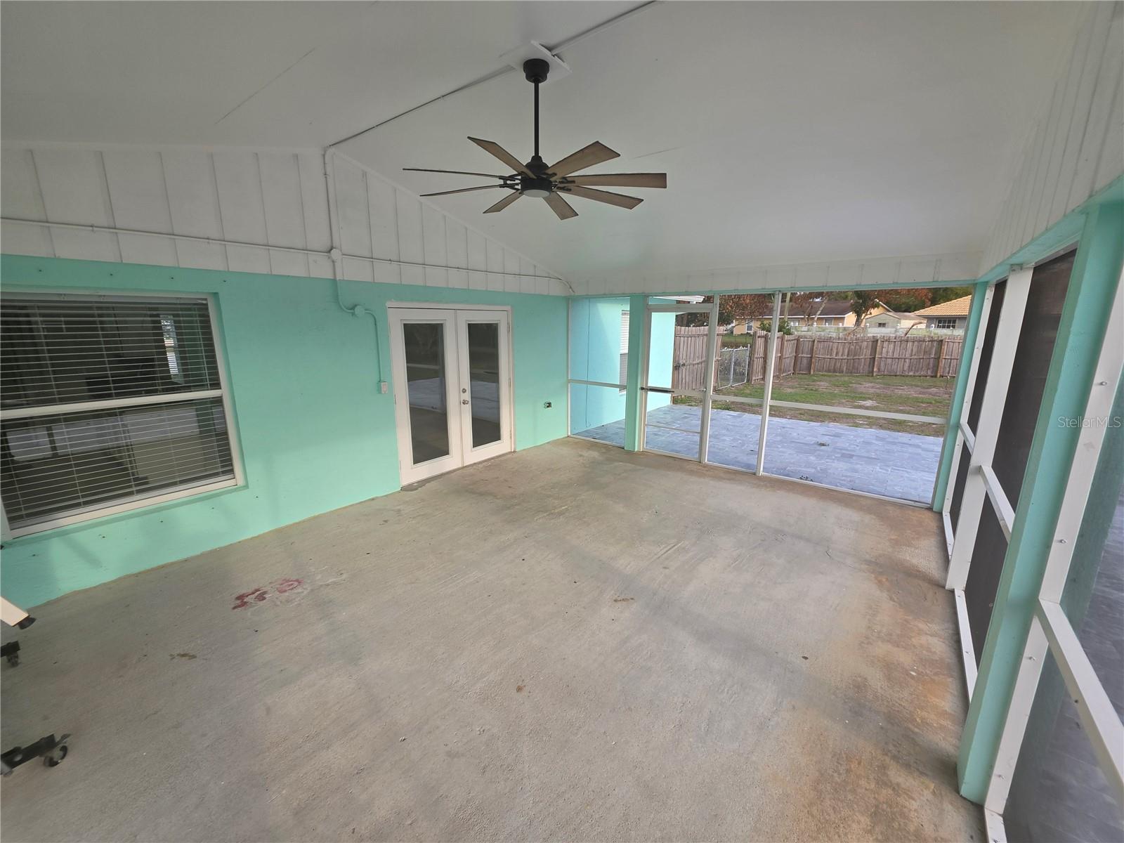 392 Tahoe Court, FL