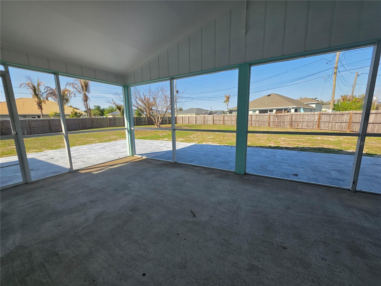 392 Tahoe Court, FL