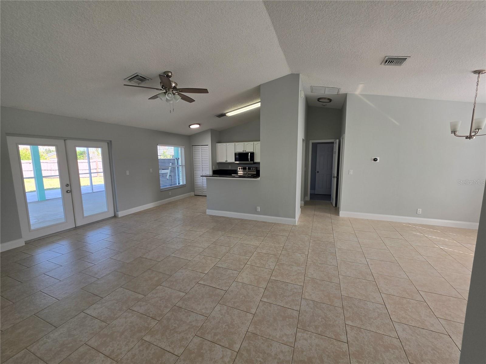 392 Tahoe Court, FL