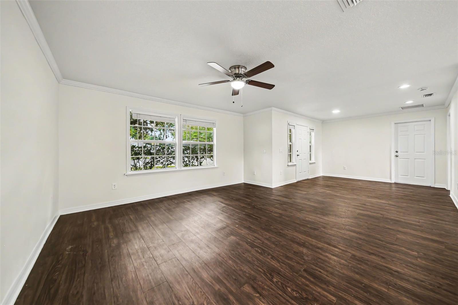 245 Oak Run Court, FL