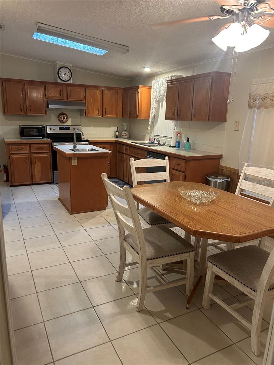 252 Rita Bee Avenue, FL