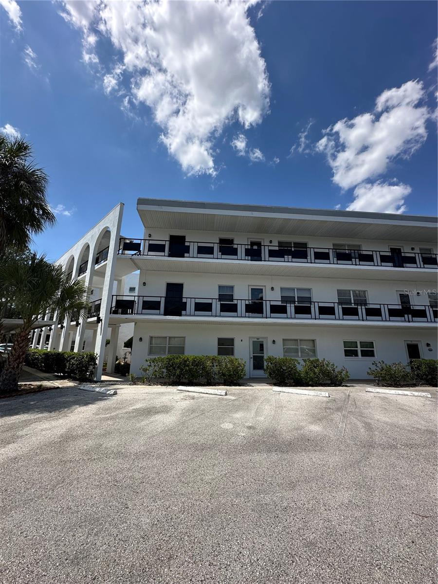 100 El Camino Drive, FL