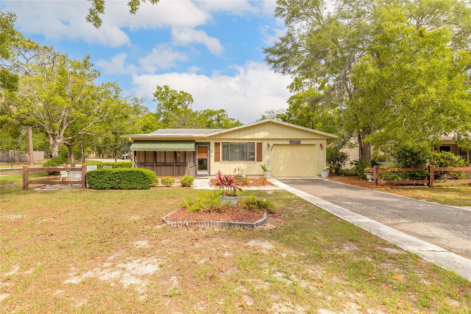 104 Magnolia Loop, FL