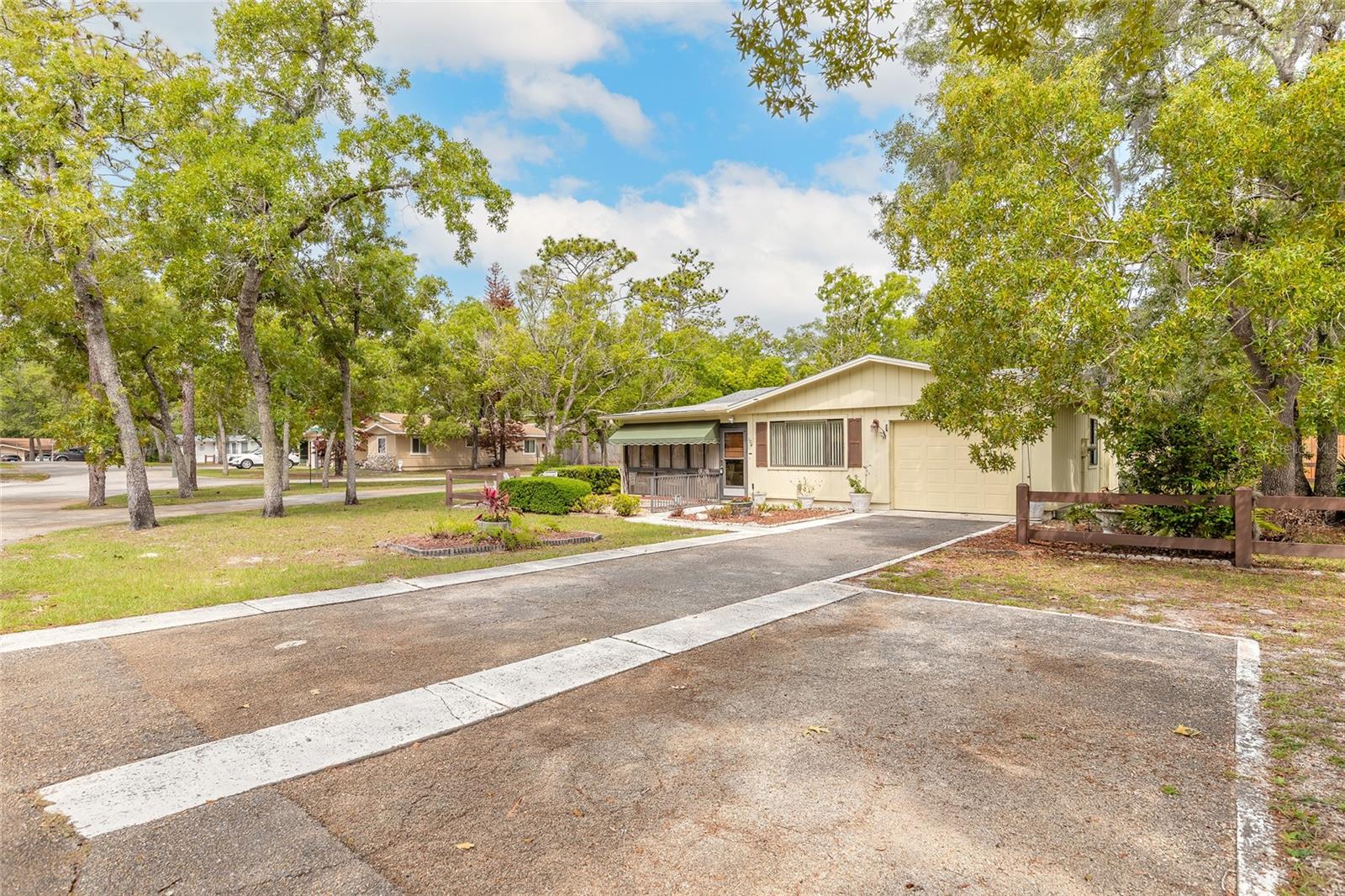 104 Magnolia Loop, FL